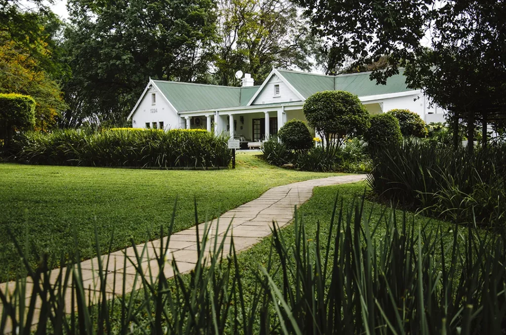 Nut Grove Manor