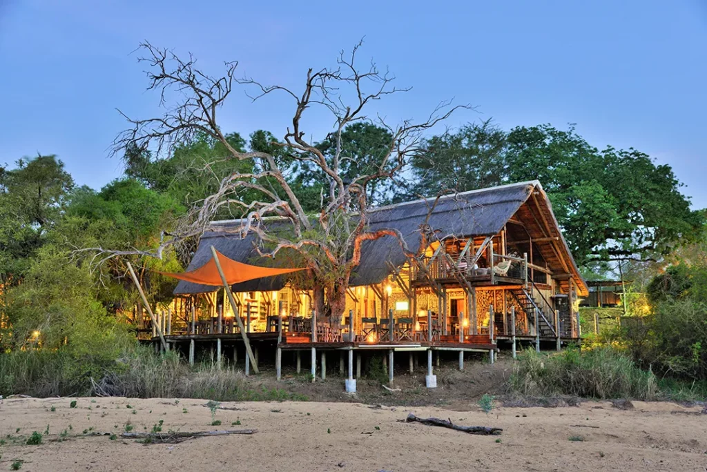 Rhino Post Safari Lodge